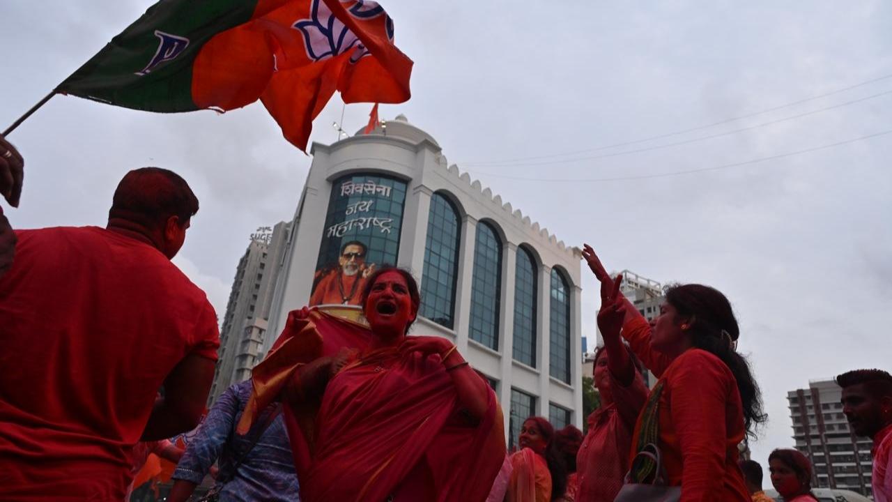 Members of the BJP also gathered to witness the oath ceremony's live coverage from Delhi at Nariman point
