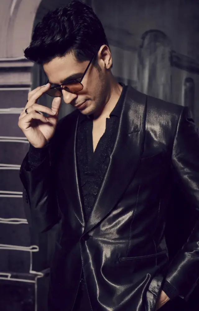Black formal suits have always been a staple in men`s fashion, exuding sophistication, elegance, and timeless appeal. 
