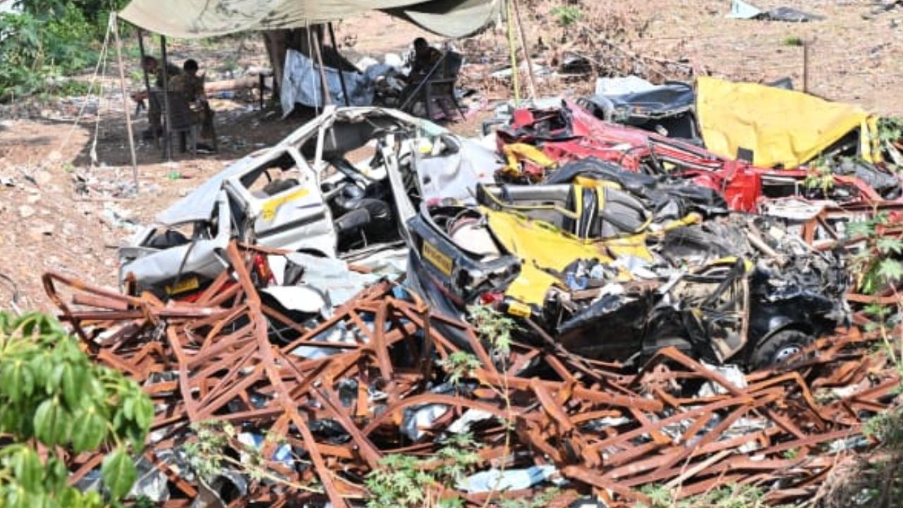 Around 4.10 pm on May 13, due to unexpected rain and a dust storm, the 120×120-foot hoarding collapsed on a Bharat Petroleum pump on the Eastern Express Highway in Ghatkopar