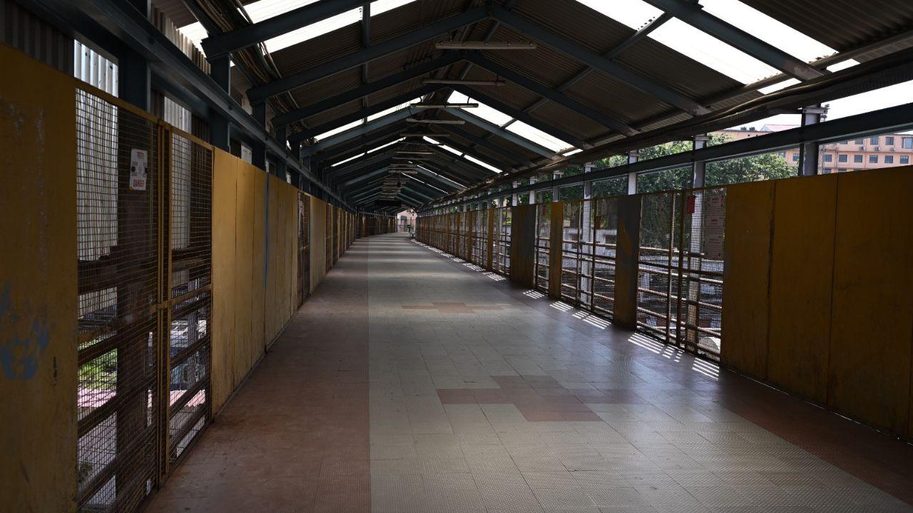 Simultaneously, a 36-hour Special Block is underway at CSMT station for non-interlocking work in connection with the extension of Platforms 10 & 11. This includes the implementation of an advanced Electronic Interlocking signalling system to enhance rail safety and mobility.