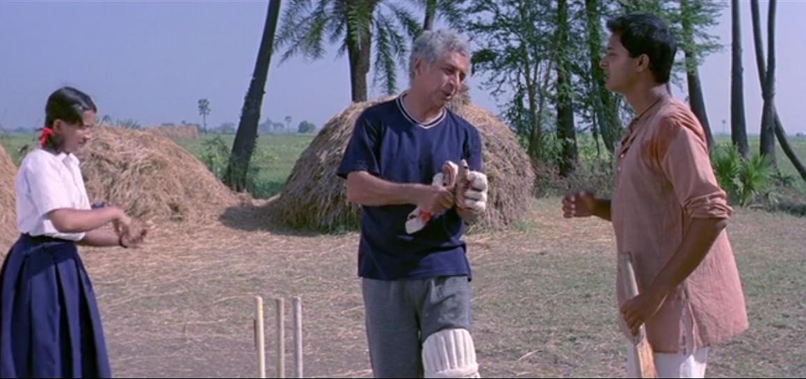 With the support of his sister and a former cricketer played by Naseeruddin Shah, Iqbal overcomes his challenges to pursue his dream.