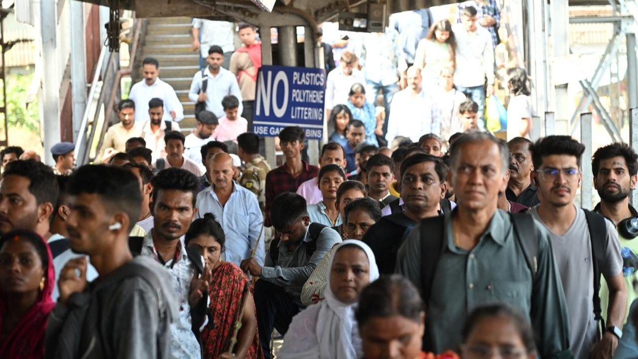 A dedicated team of 350 labourers, including officers and supervisors is working round the clock to ensure the timely completion of the infrastructure upgrade works at Thane station.
