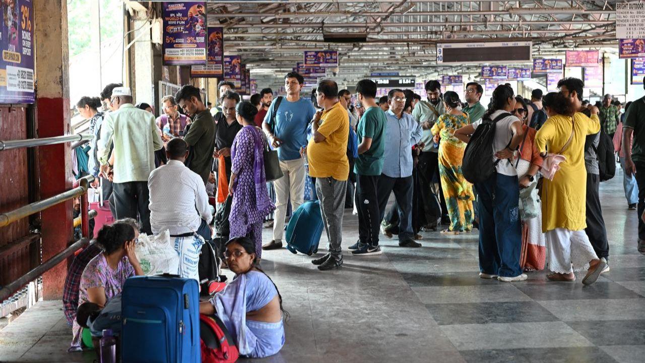 The infrastructure upgrades at CSMT station are being carried out with the help of more than 250 highly skilled and technically competent staff members.