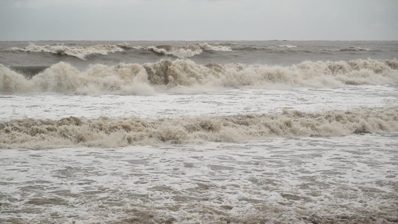A high tide of about 4.48 metres is expected to hit Mumbai at 3.19 pm today, stated Brihanmumbai Municipal Corporation (BMC). The civic body also said that a low tide of about 1.59 metres is expected at 9.29 pm