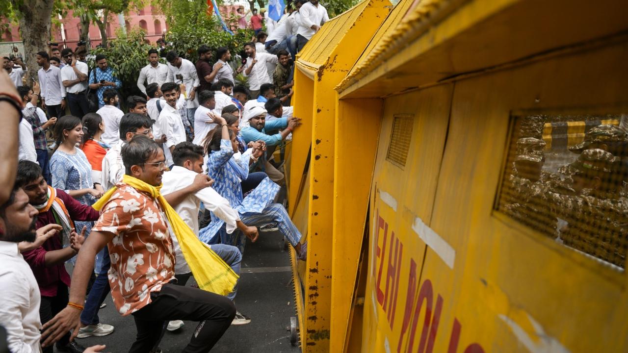 Ahead of the protest, police barricaded the area to prevent students from taking out their march. Heavy deployment of Delhi police including paramilitary forces was made at the site.