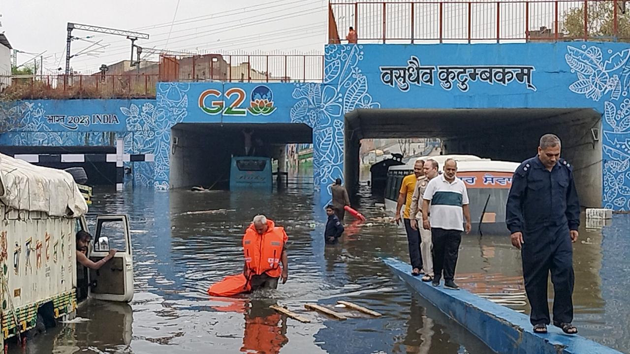 Assistant Divisional Officer (ADO), Delhi Fire Services Ravinder Singh said that the shed of the airport collapsed resulting in eight persons getting trapped. Those who sustained injuries were rescued from the debris and taken to Medanta Hospital by PCR/CATS. One person who was pulled out had died, the ADO said