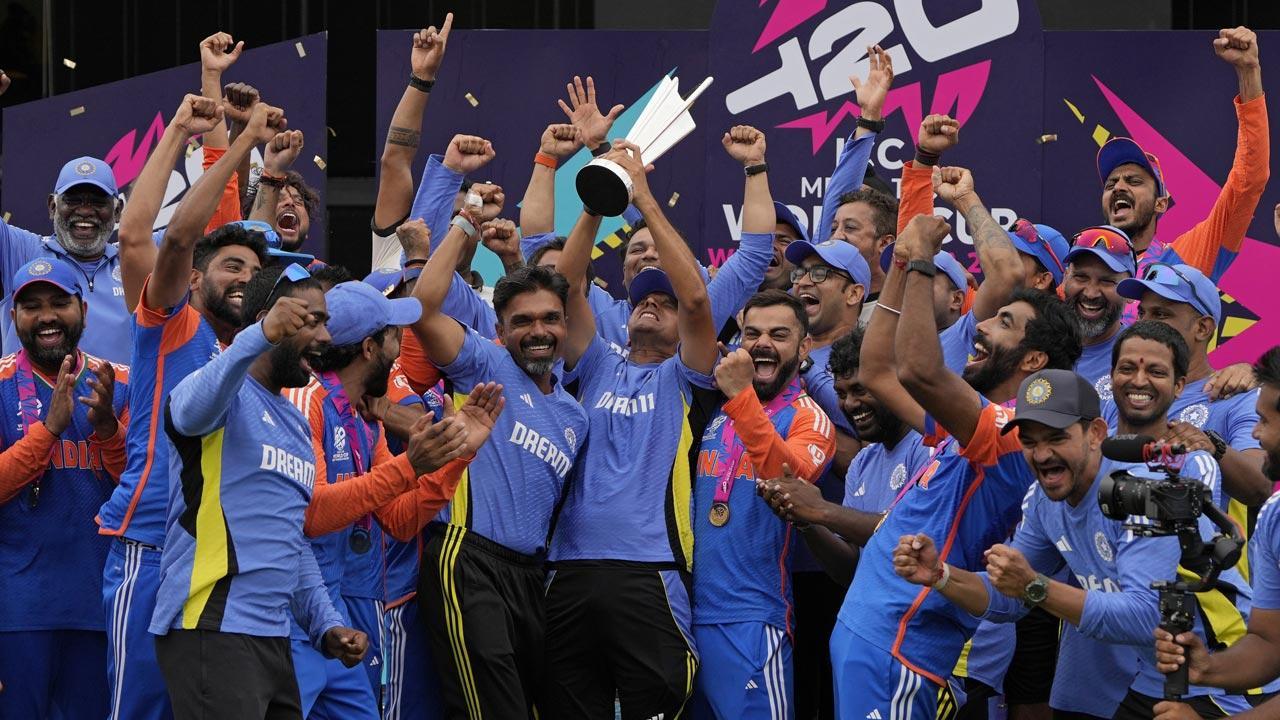 Rahul Dravid enthusiastically lifts T20 World Cup trophy after India's win over South Africa 
