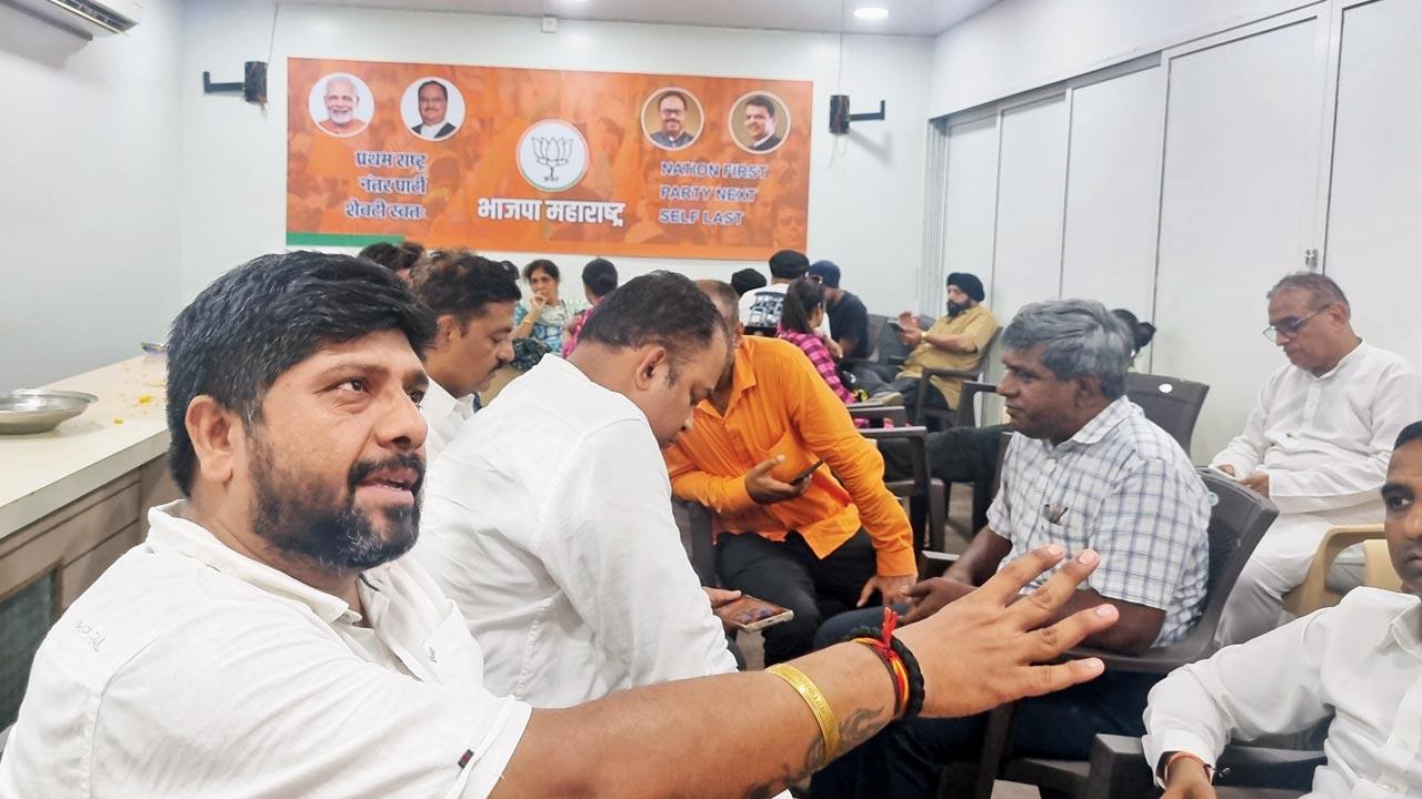 A sombre mood prevailed at the BJP headquarters in Mumbai owing to the party’s below par performance. Pics/Eshan Kalyanikar