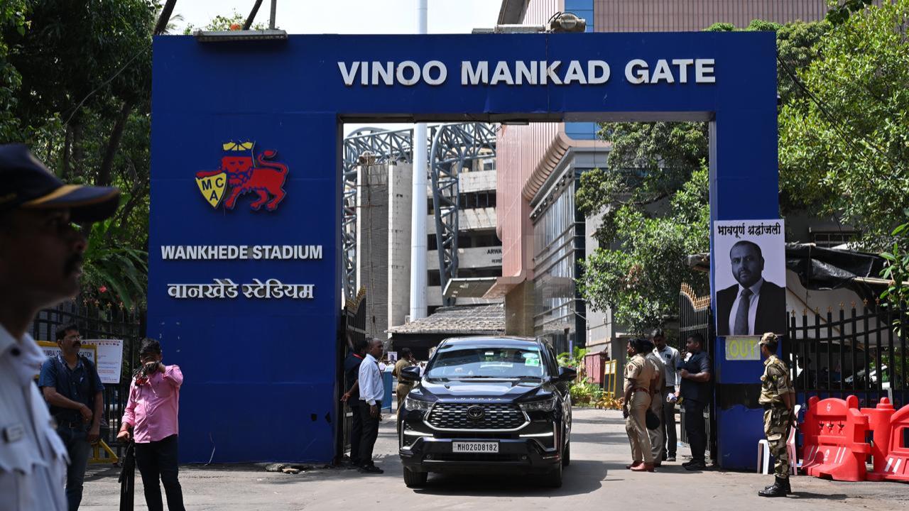 On Wednesday, MCA brought the mortal remains of Kale at the iconic Wankhede Stadium in Mumbai. The stadium's Vinoo Mankad Gate had a poster of Amol Kale which read as 