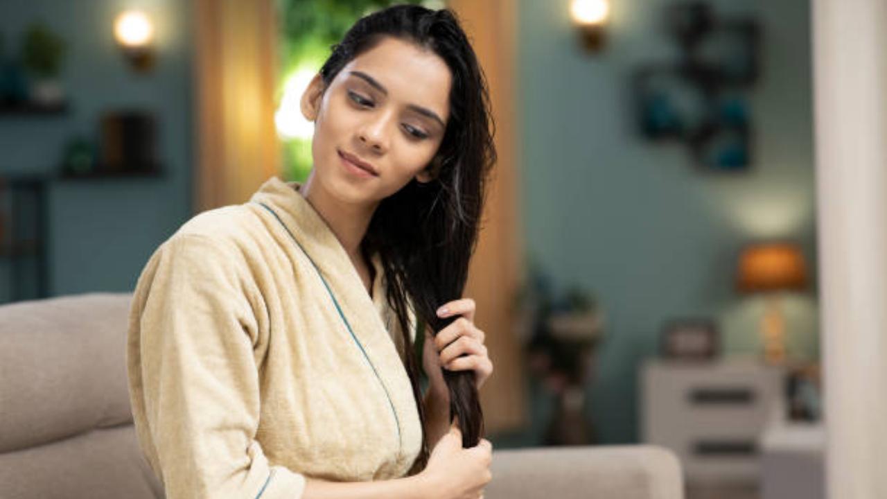 Yoghurt mask and arrowroot: Monsoon hacks for frizzy hair