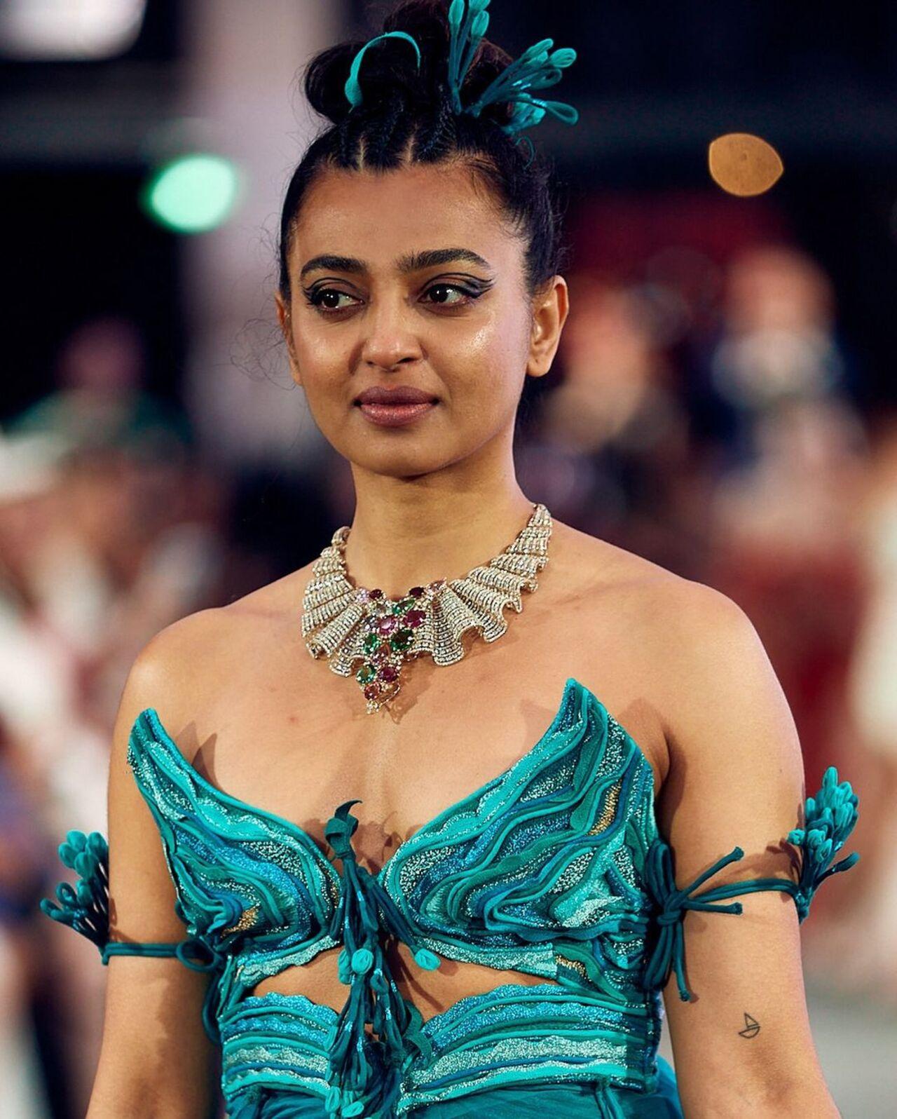 Bollywood’s seasoned actress Radhika Apte turned showstopper for designer Vaishali S. 