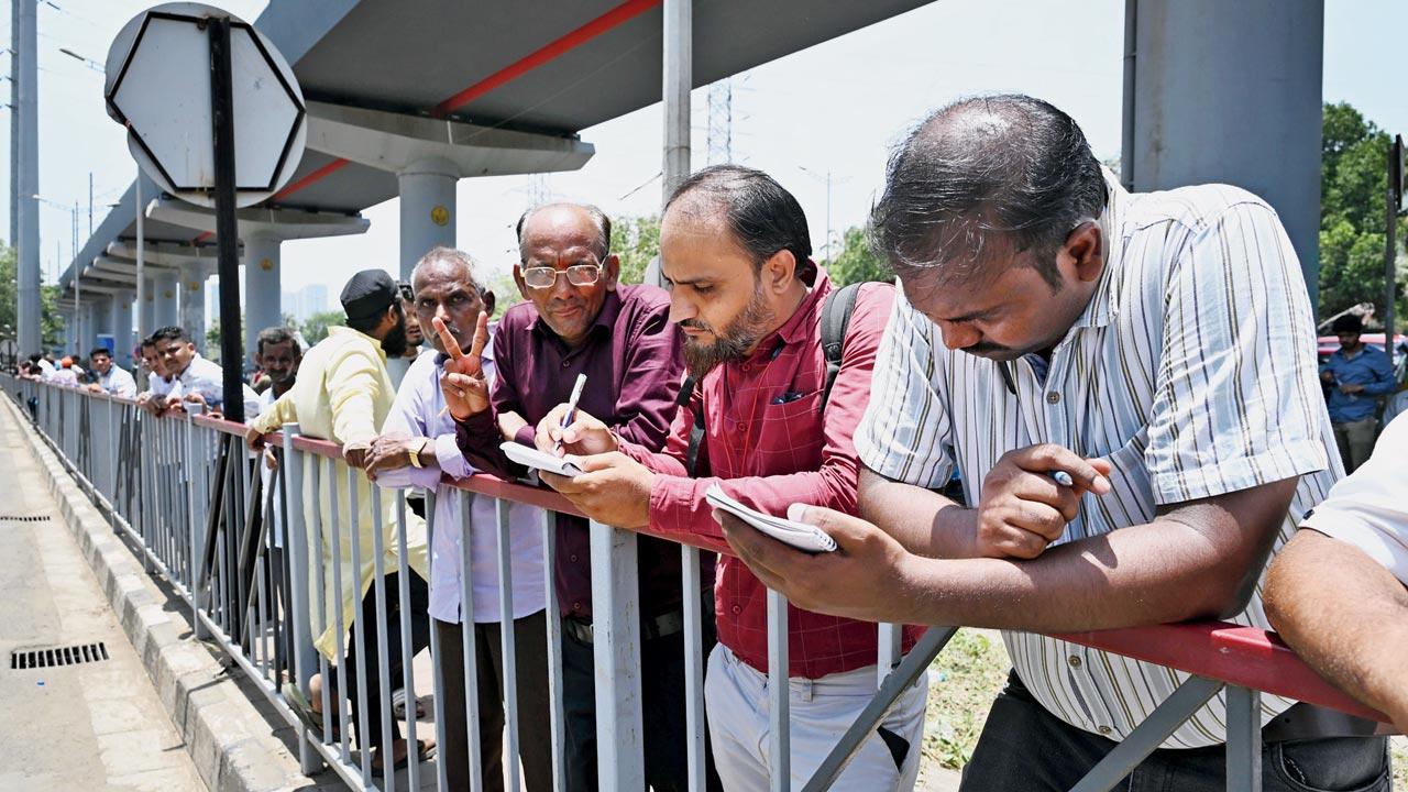 A few people still gathered outside the counting facility, on Tuesday. Pic/Anurag Ahire