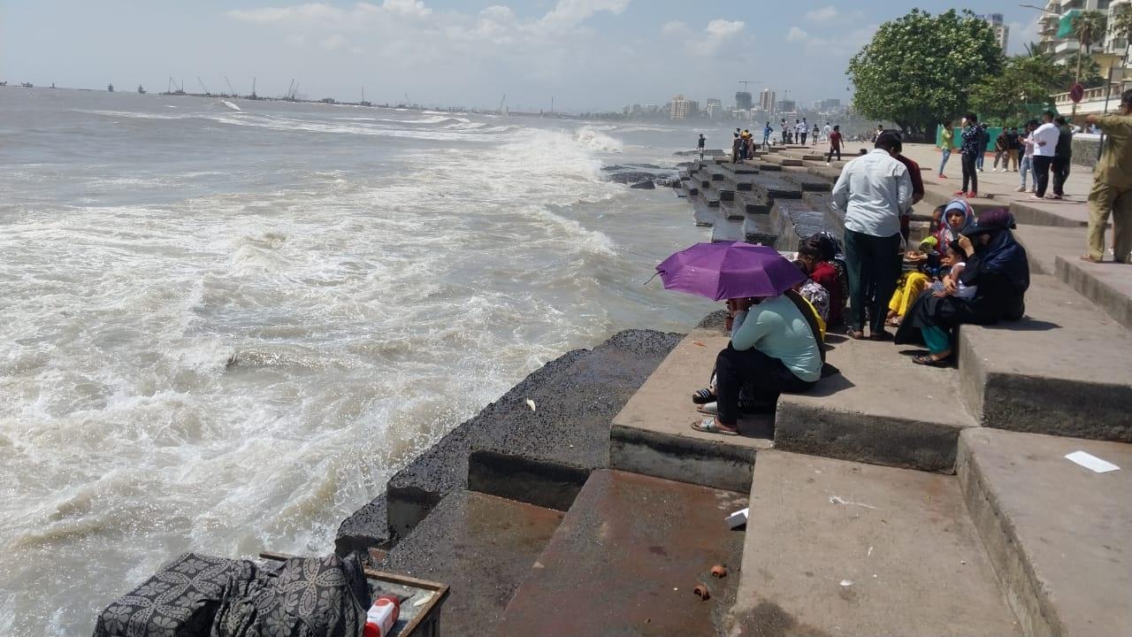 The India Meteorological Department (IMD), in its latest Mumbai weather update, has predicted a generally cloudy sky with the possibility of moderate rainfall and thundershowers in Mumbai on Tuesday