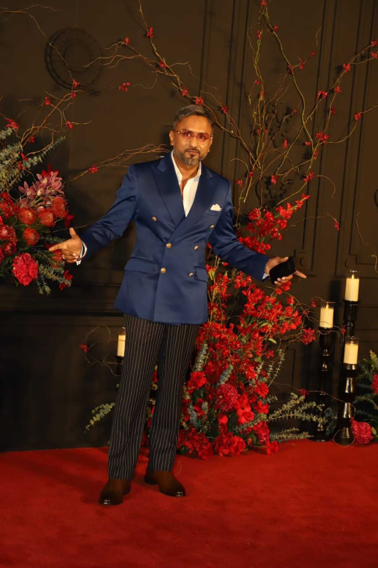 Sonakshi’s close friend and rapper Yo Yo Honey Singh arrived in style for the reception. 