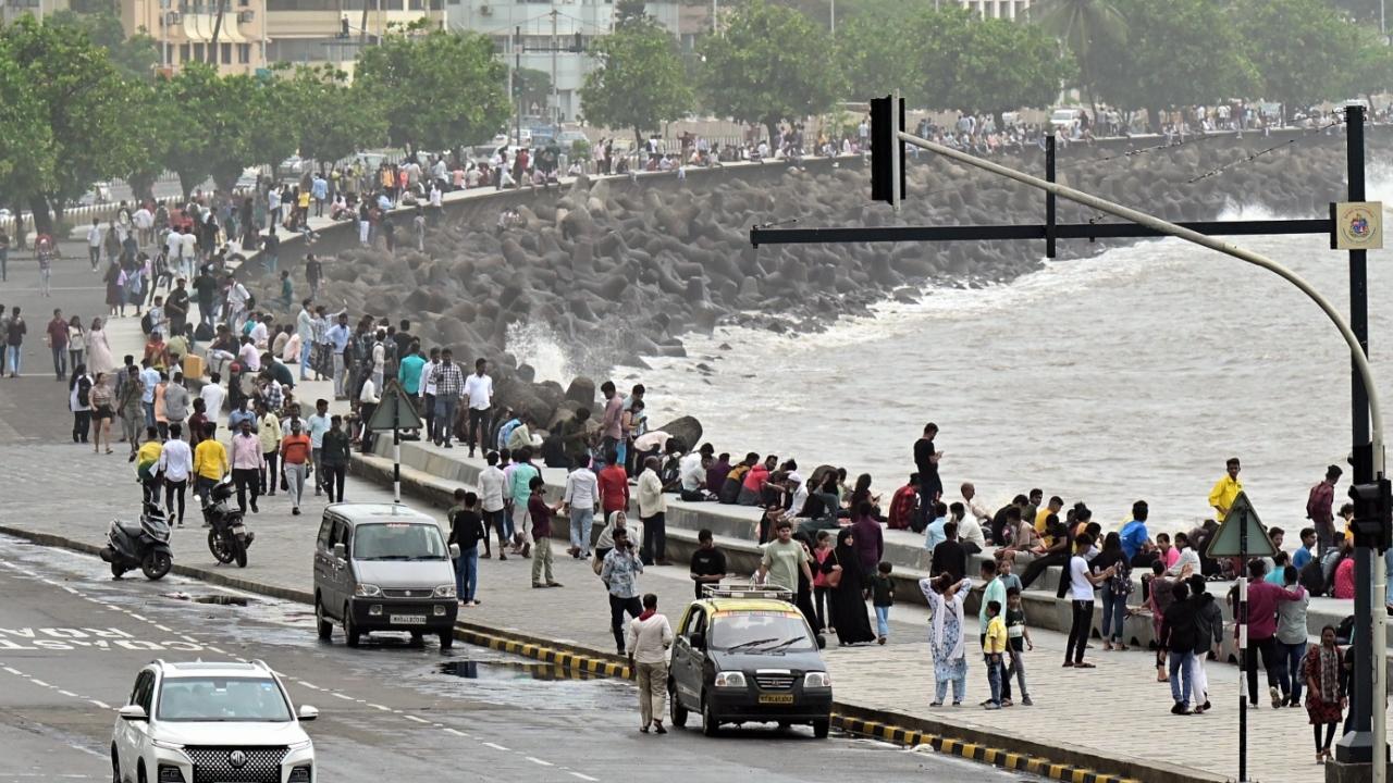 The weather agency had given a green alert to Mumbai city and suburban areas. Meanwhile, it had given yellow alerts to Thane, Raigad and Palghar areas. 