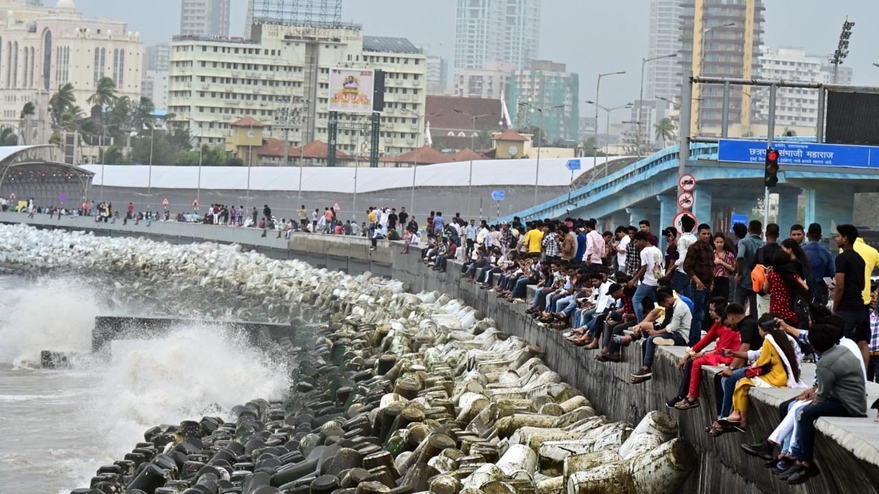 Mumbai on Sunday witnessed high tides on Marine Drive. The city will witness a minimum of 22 days of high tides during the monsoon