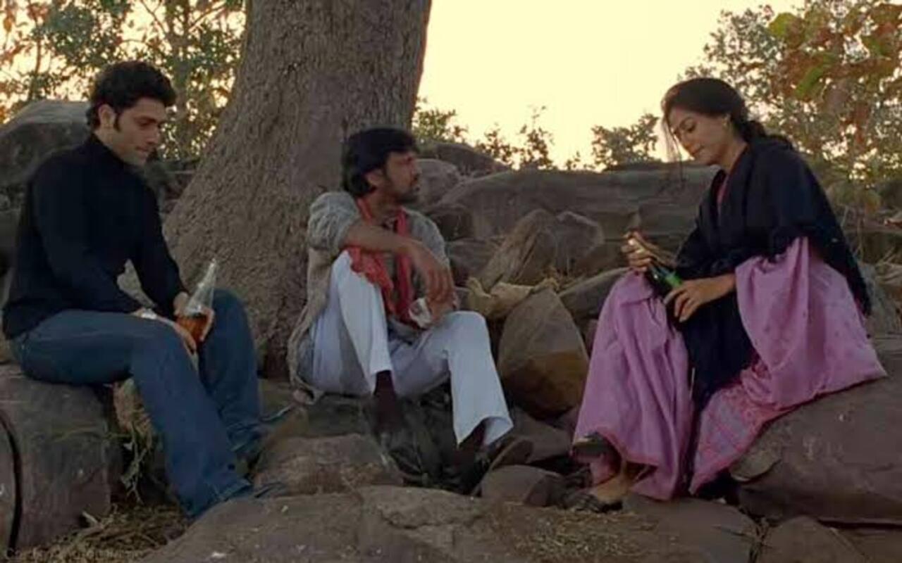 Hazaaron Khwaishein Aisi (2003) :
Vikram is in love with Geeta, but she falls for Siddharth, who later joins the Naxal movement. Thereafter, the trio gets involved in the turbulent political crusade of India in the 1970s. Directed by Sudhir Mishra, the film stars Kay Kay Menon, Chitrangada Singh, Shiney Ahuja,  Ruchi Nairain and others