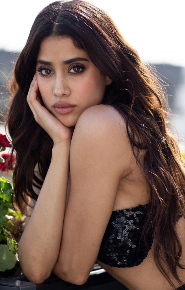 Completing the look, Janhvi wore her hair in soft, cascading waves, opting for minimal makeup that accentuated her natural beauty