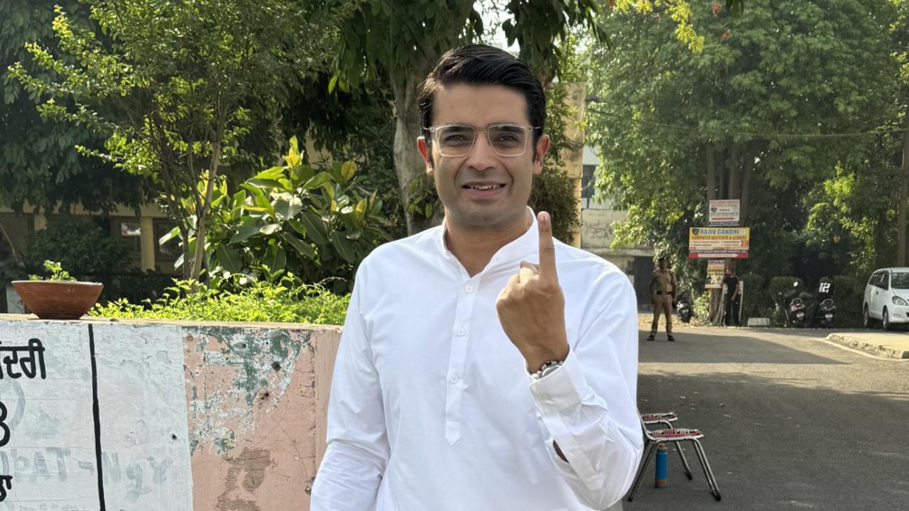 BJP's Jaiveer Shergill appeals to voters to exercise voting franchise outside polling booth