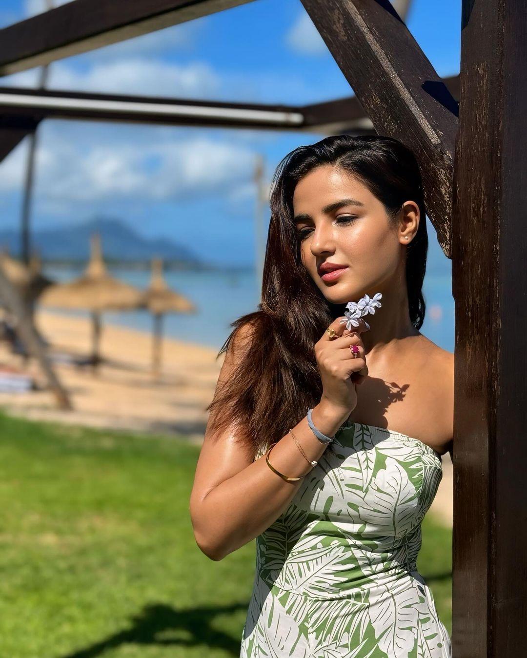 Bigg Boss 14 star Jasmin Bhasin shared some of the beautiful moments she spent in Mauritius through photos on Instagram