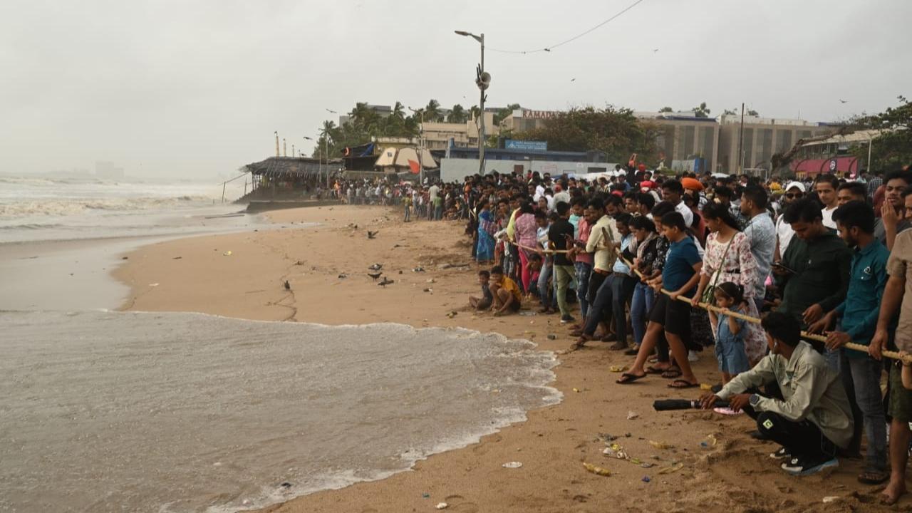 IN PHOTOS: Visitors prohibited at Juhu Beach due to high tide