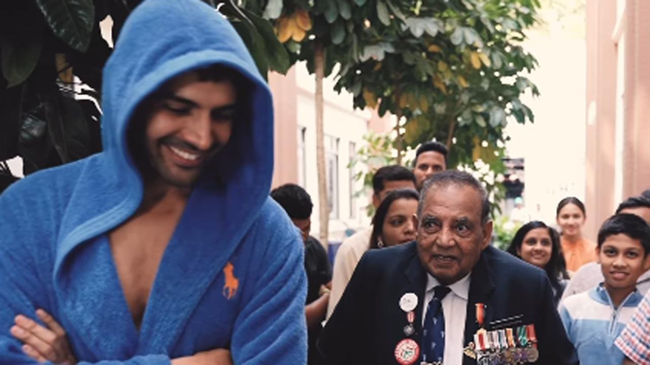 Kartik Aaryan shares video of meeting Murlikant Petkar during ‘Chandu Champion’ shoot, says ‘Actor banna safal ho gaya’