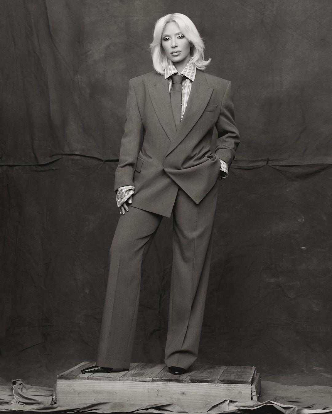 Kim also embraced oversized suits, bringing back a 70s-inspired fashion trend.