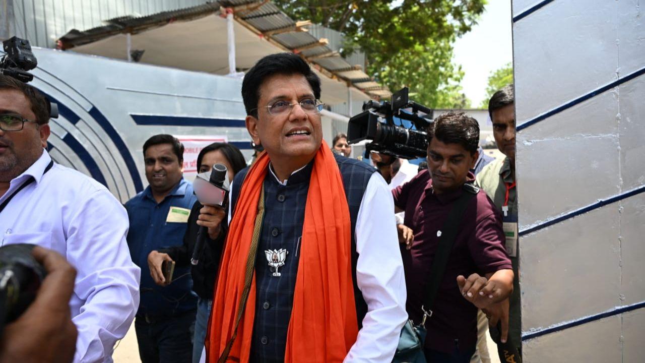 <p>Union Minister Piyush Goyal, who is currently leading from the Mumbai North constituency was spotted at the centre earlier on Tuesday.&nbsp;</p>