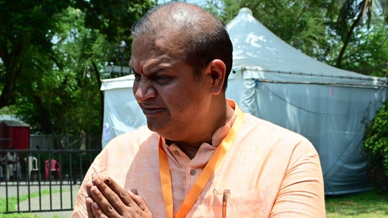 <p>Shiv Sena`s Ravindra Waikar, who is up against Amol Kirtikar in Mumbai North West seat, also visited the centre where counting is still underway for Mumbai Lok Sabha Election Results 2024.&nbsp;</p>