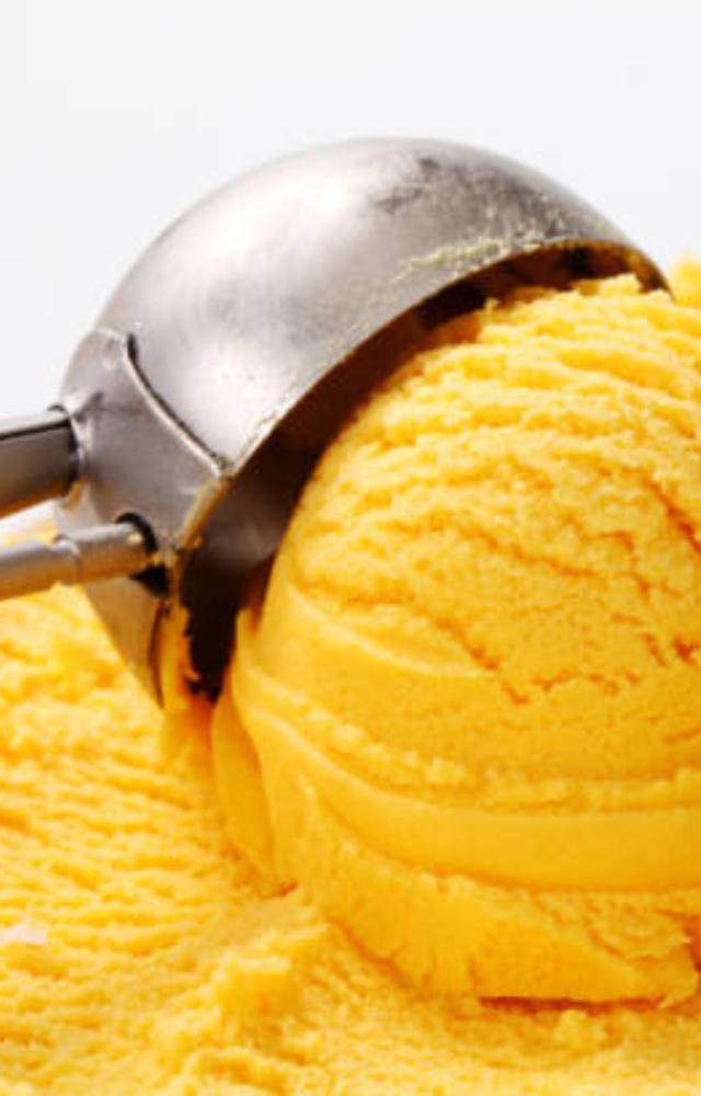 This double delight blends the rich flavour of mango and the creamy texture of ice-cream. 