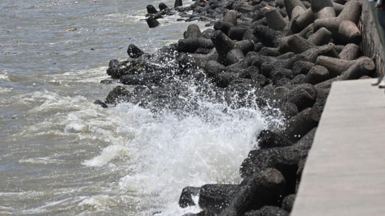 Besides Mumbai, IMD has issued forecasts for areas like Sangli, Ratnagiri, Sindhudurg, Nashik, and Ahmednagar. These regions may experience thunderstorms accompanied by lightning and moderate spells of rain, along with gusty winds.