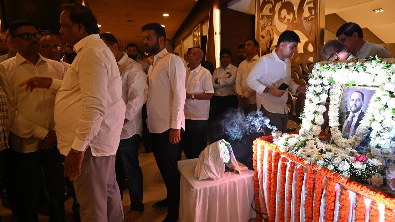 Bhartiya Janta Party's Mumbai unit president Ashish Shelar also attended the death ceremony in Mumbai. Shelar in 2015 was elected as the vice president of Mumbai Cricket Association and is currently the treasurer of Board of Control for Cricket in India