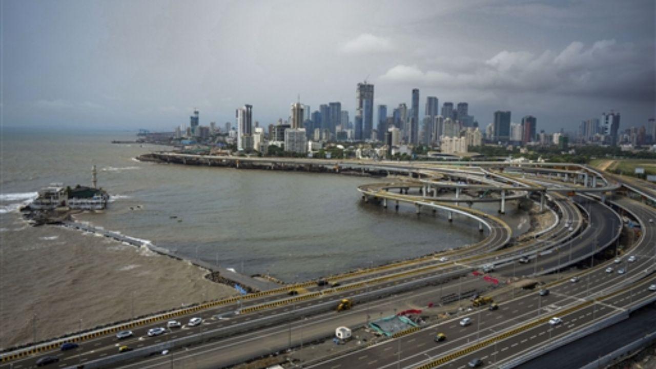The Chief Minister stated that the new stretch is equipped with all modern amenities and will be a boon in terms of reducing traffic congestion between south Mumbai and the city's northern areas.