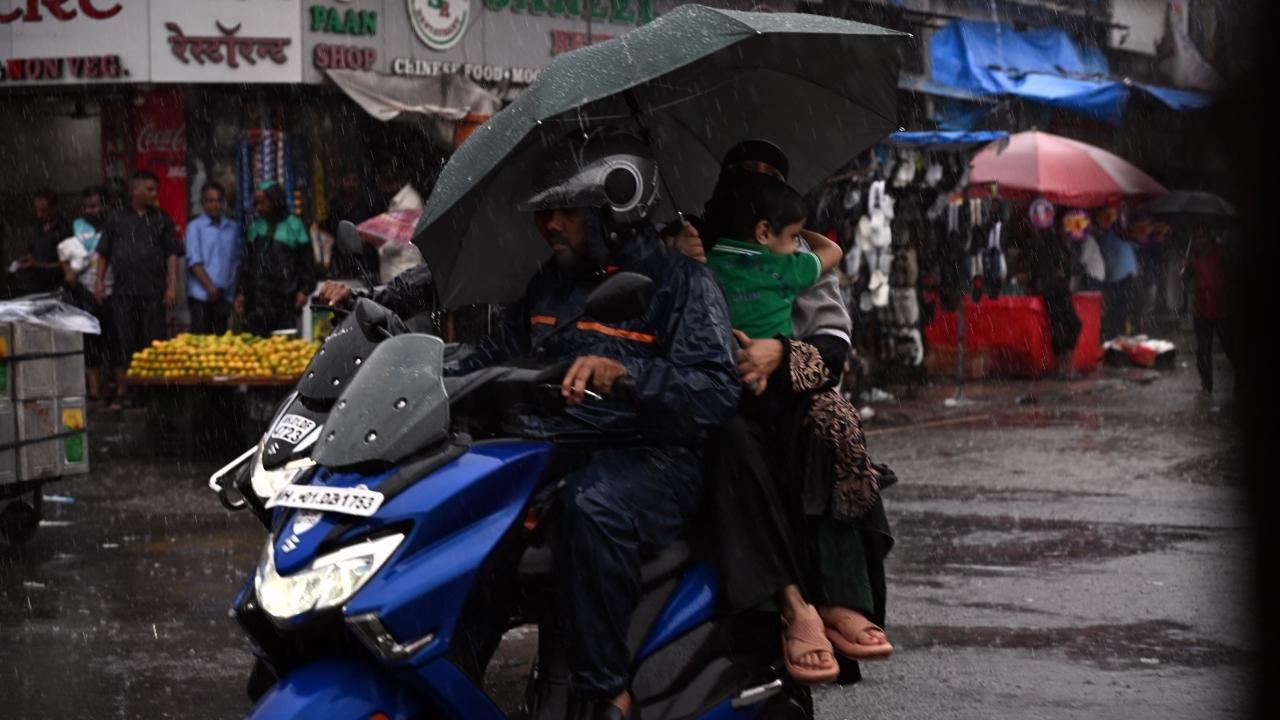 As per the IMD forecast, the city and suburbs will have generally cloudy skies with moderate to heavy rain at intervals for the next 24 hours. Maximum and minimum temperatures will be around 30°C and 24°C respectively