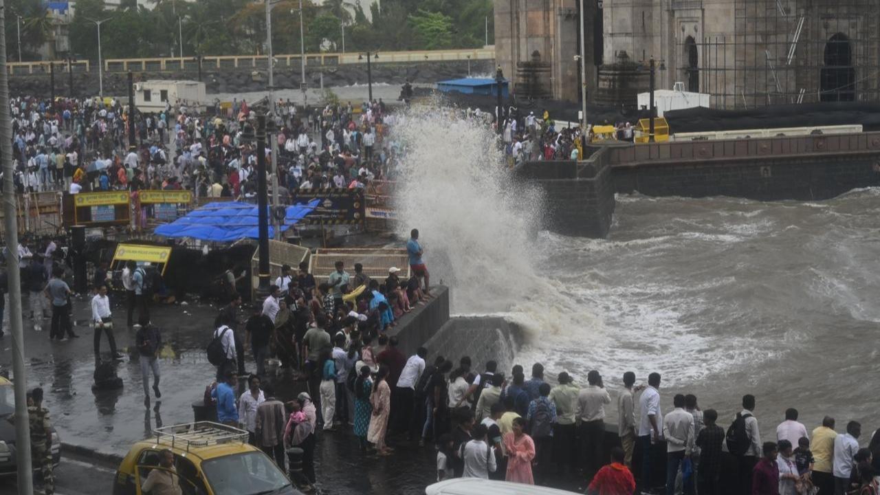 Mumbai: BMC records 30 rain-related complaints amid intermittent spells of rain