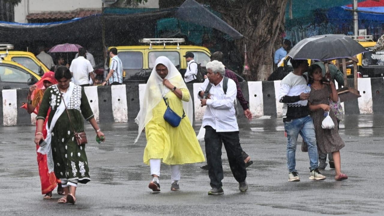 The India Meteorological Department (IMD), in its latest Mumbai weather update, has predicted a generally cloudy sky with the possibility of light to moderate rainfall in Mumbai on Friday