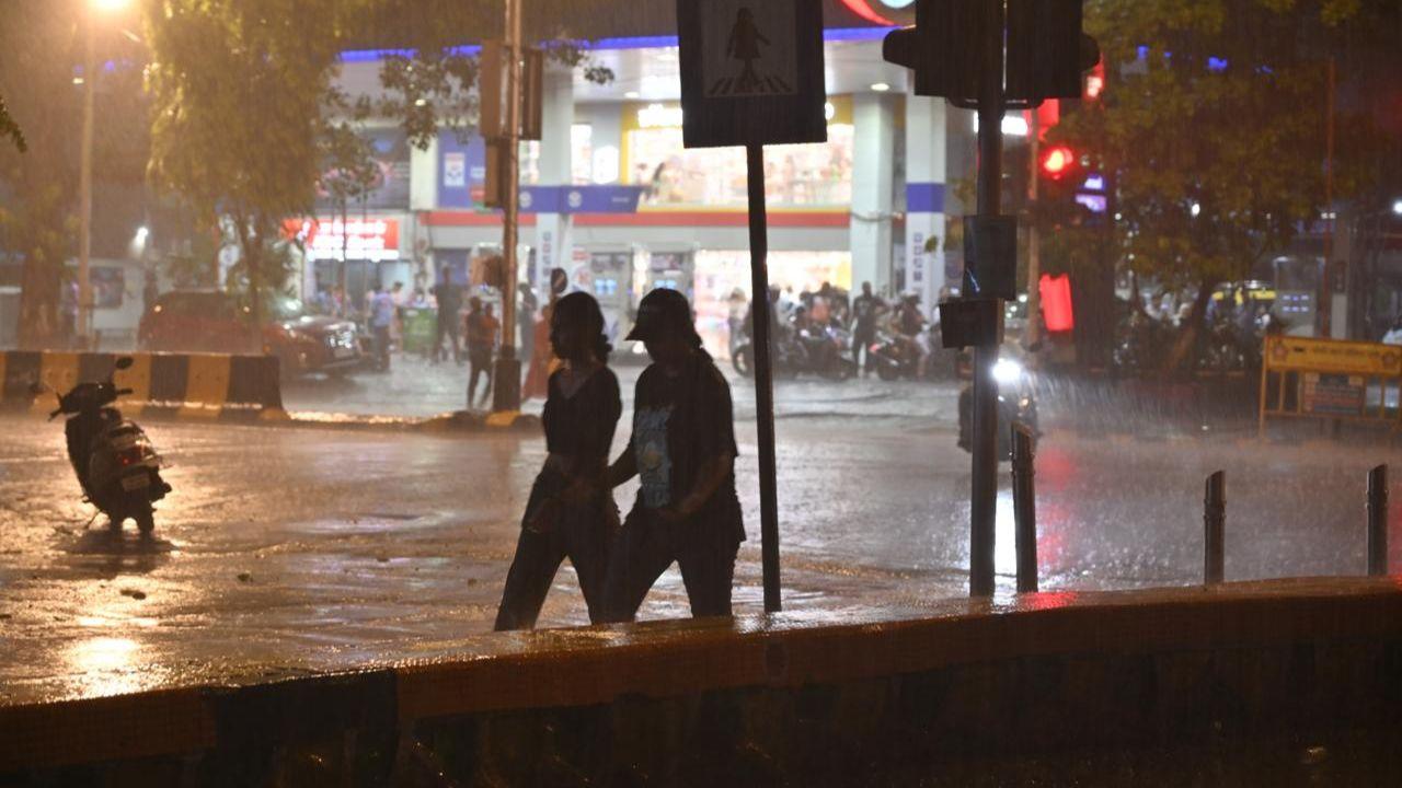 The IMD has issued a red alert for Sindhudurg and its neighbouring district Kolhapur, predicting heavy to very heavy rainfall in most areas. This alert indicates a high level of preparedness is required to handle potential flooding and other rain-related issues.