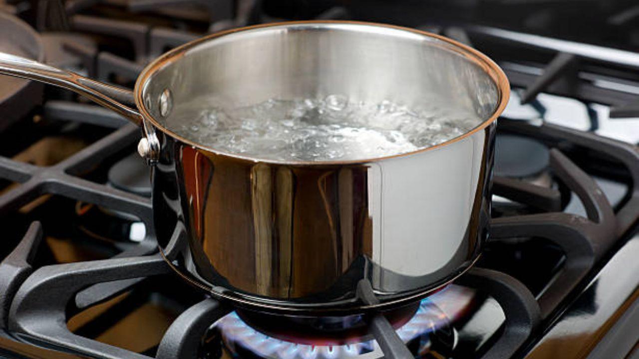 Drink boiled water. Boiling can eliminate all the dust particles, sand, bacteria, and viruses from the water and help prevent various life-threatening diseases. 