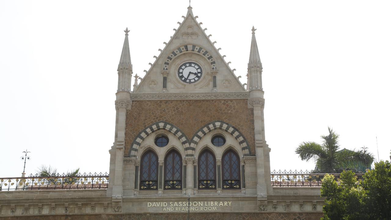 The David Sassoon Library, located in Fort area, is a significant historical and architectural landmark built in 1870. It was named after David Sassoon, a prominent Baghdadi Jewish philanthropist who contributed greatly to the city’s development during the 19th century. The library is part of a cultural complex that includes the Elphinstone College and the University of Mumbai. Designed in the Venetian Gothic style by architects J. Campbell and G.E. Gosling, the building features a mix of European and Indian architectural elements