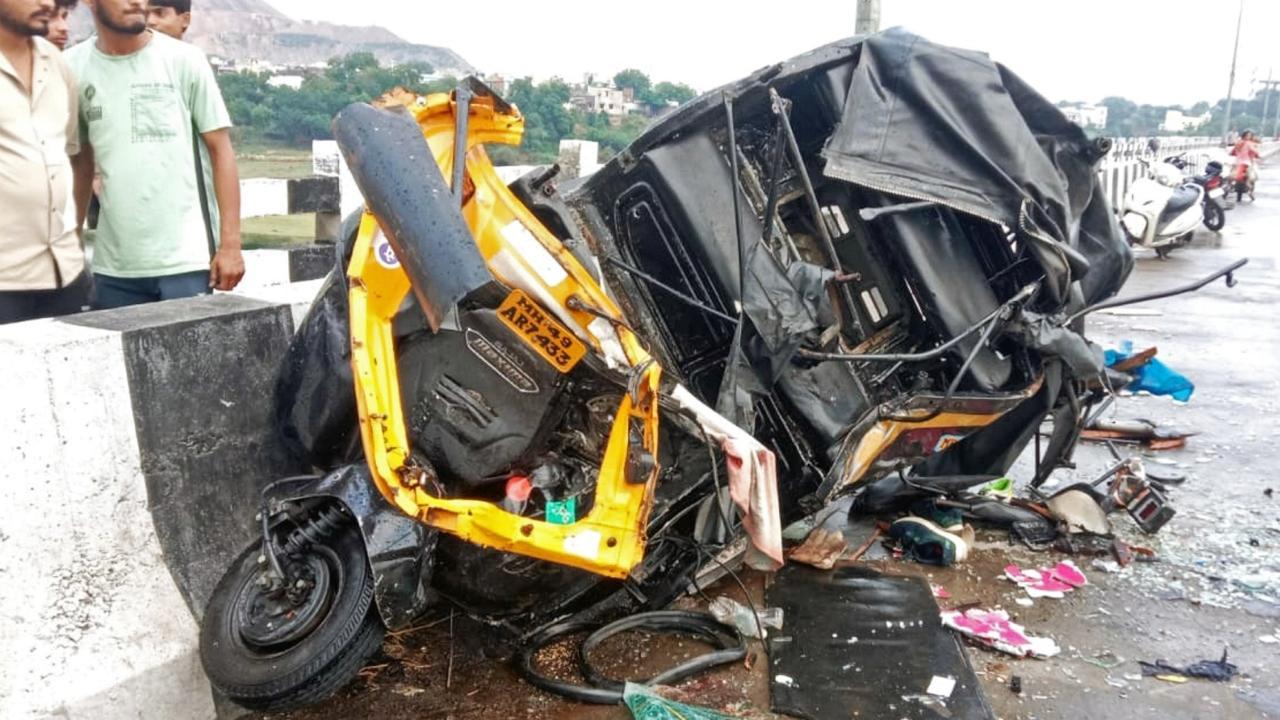 Maharashtra: Two Army jawans killed, seven injured as bus hits auto near Nagpur