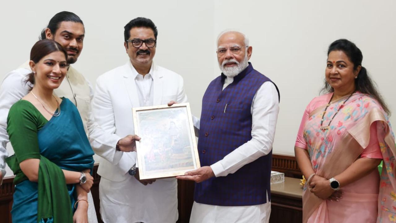 Varalaxmi Sarathkumar extends invitation to PM Narendra Modi for her wedding with Nicholai, shares pics