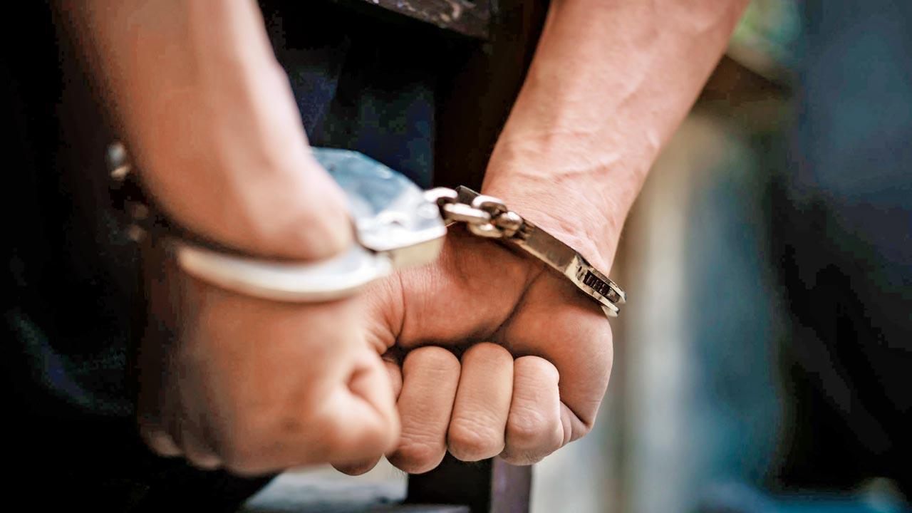 Navi Mumbai duo held in Rs 3.7 cr share market scam
