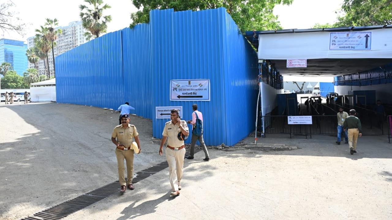 However, vehicles belonging to the Election Commission, as well as officers and staff involved in the vote counting process, will be exempted from these restrictions