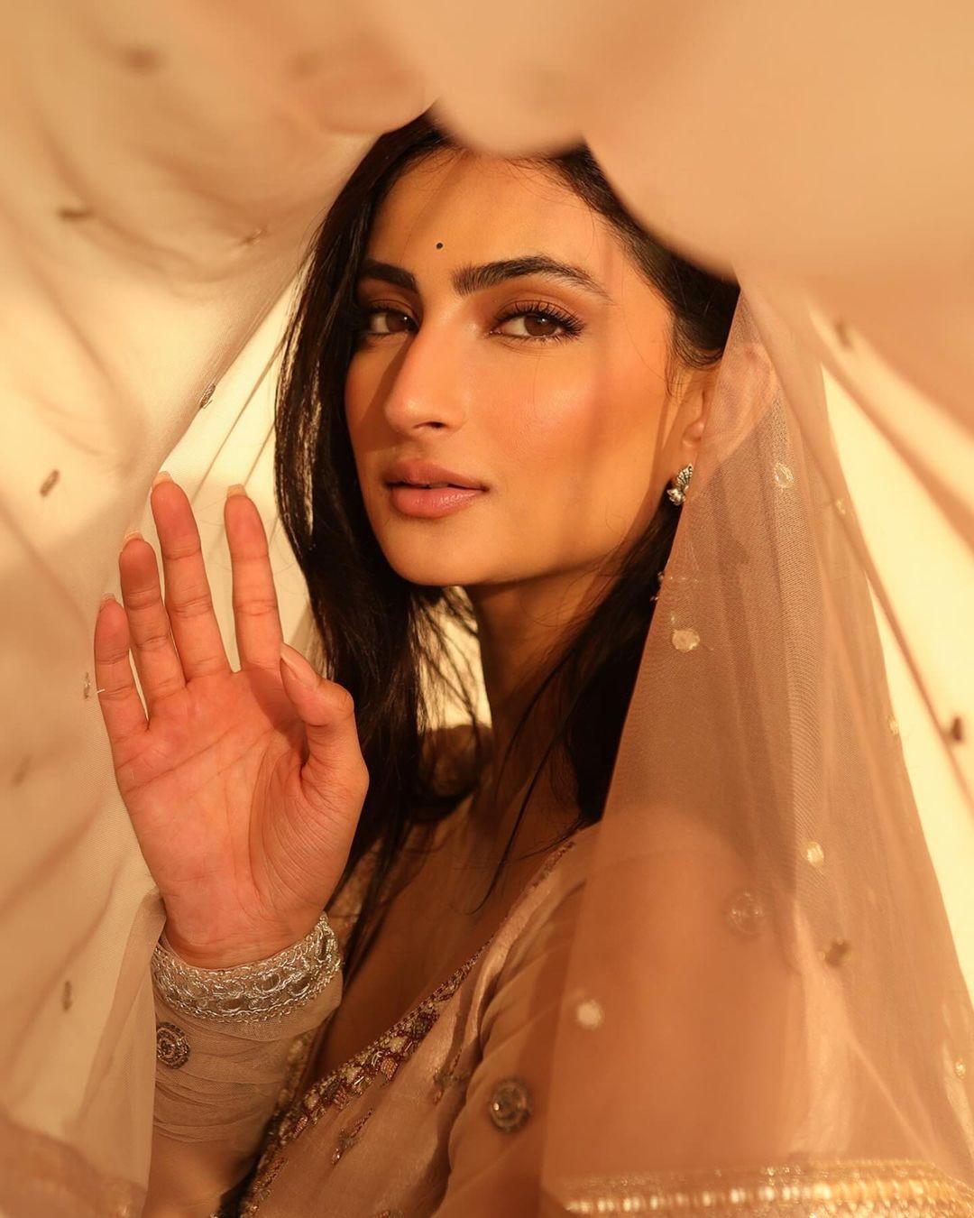 Palak Tiwai wowed everyone on social media in a beautiful ombré champagne gold Anarkali suit