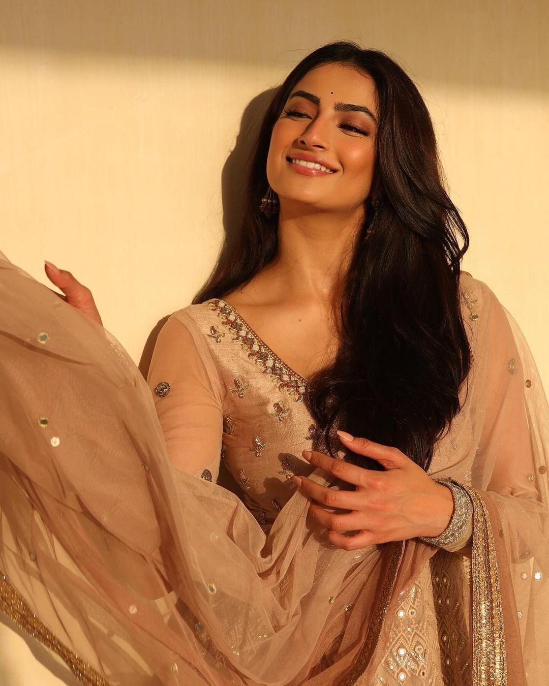 The Anarkali suit was decorated with intricate threadwork and sequins.