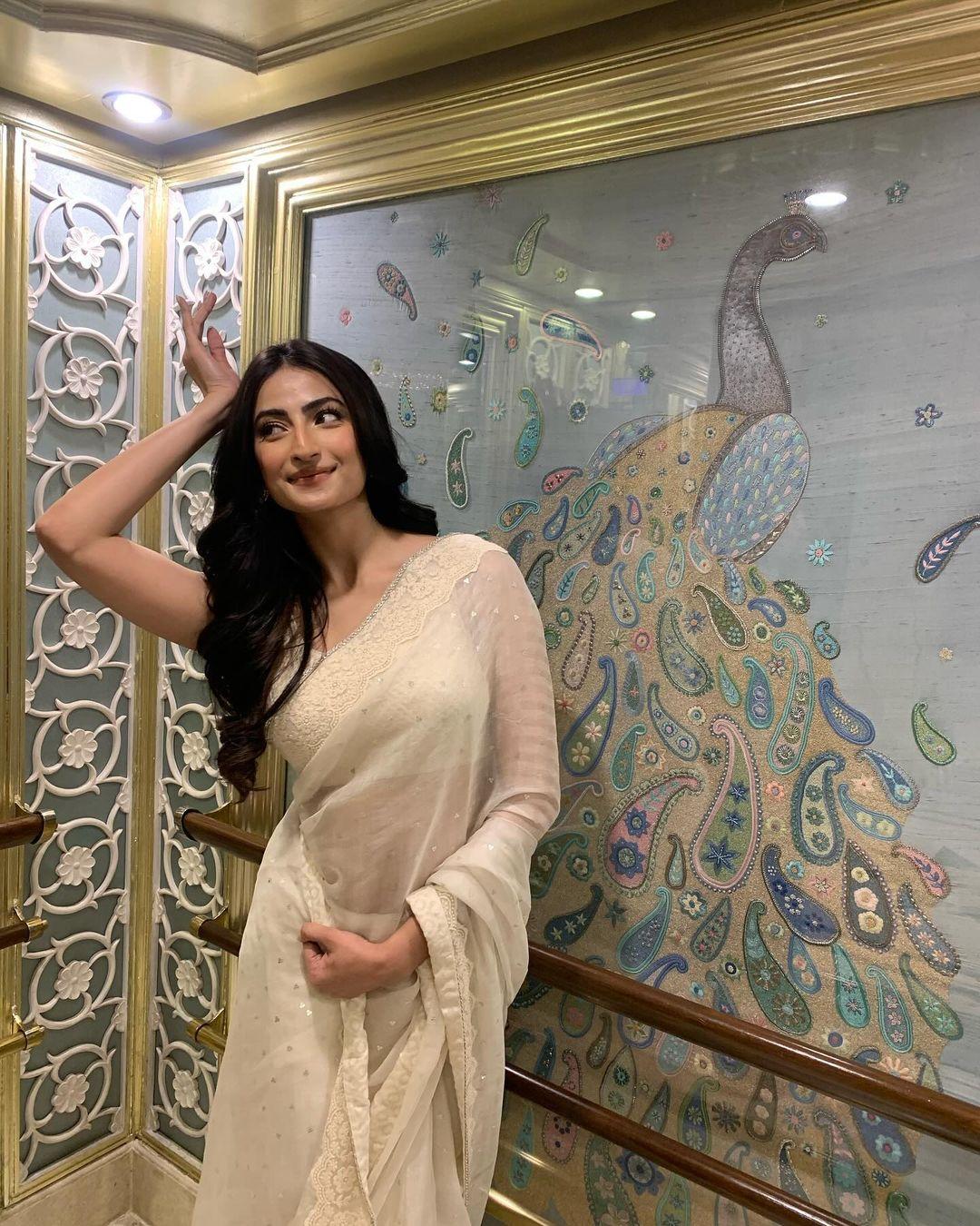 Palak Tiwari looked elegant in a simple white saree. She paired it with a matching blouse, keeping the look understated yet stylish.