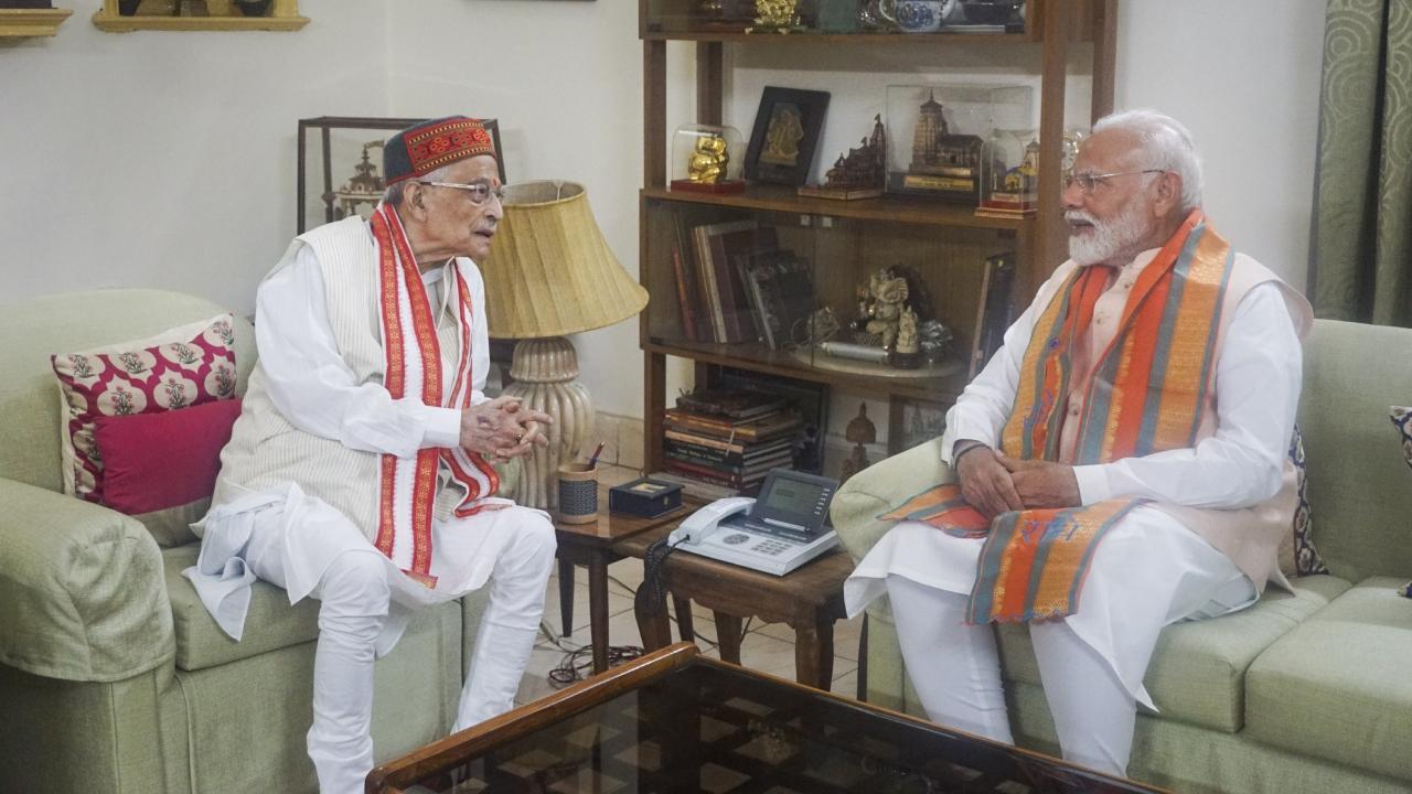PM Modi meets BJP veterans Advani, Murli Manohar Joshi