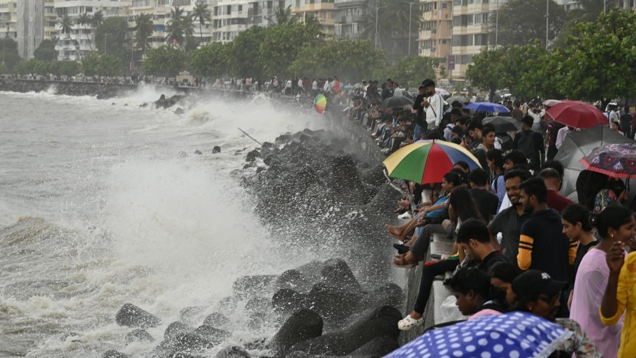 The official said local trains operated by the Western Railway also faced some delays. The India Meteorological Department (IMD) issued a ‘yellow’ alert predicting heavy to moderate rainfall on Friday