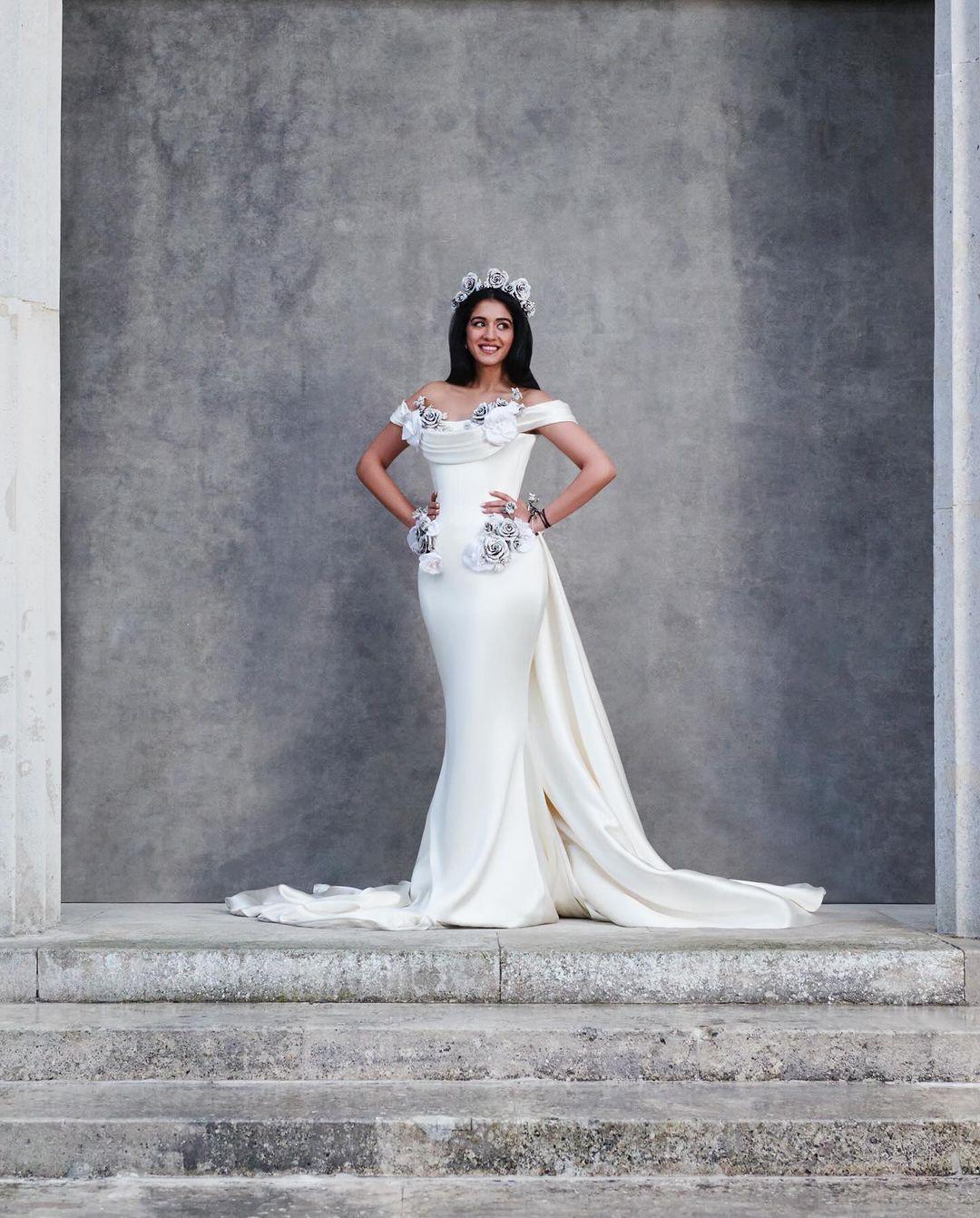 She completed her look with diamond jewellery, including earrings, a big solitaire ring, and a delicate bracelet. She styled her hair in loose waves, parted in the centre with a flower crown atop.