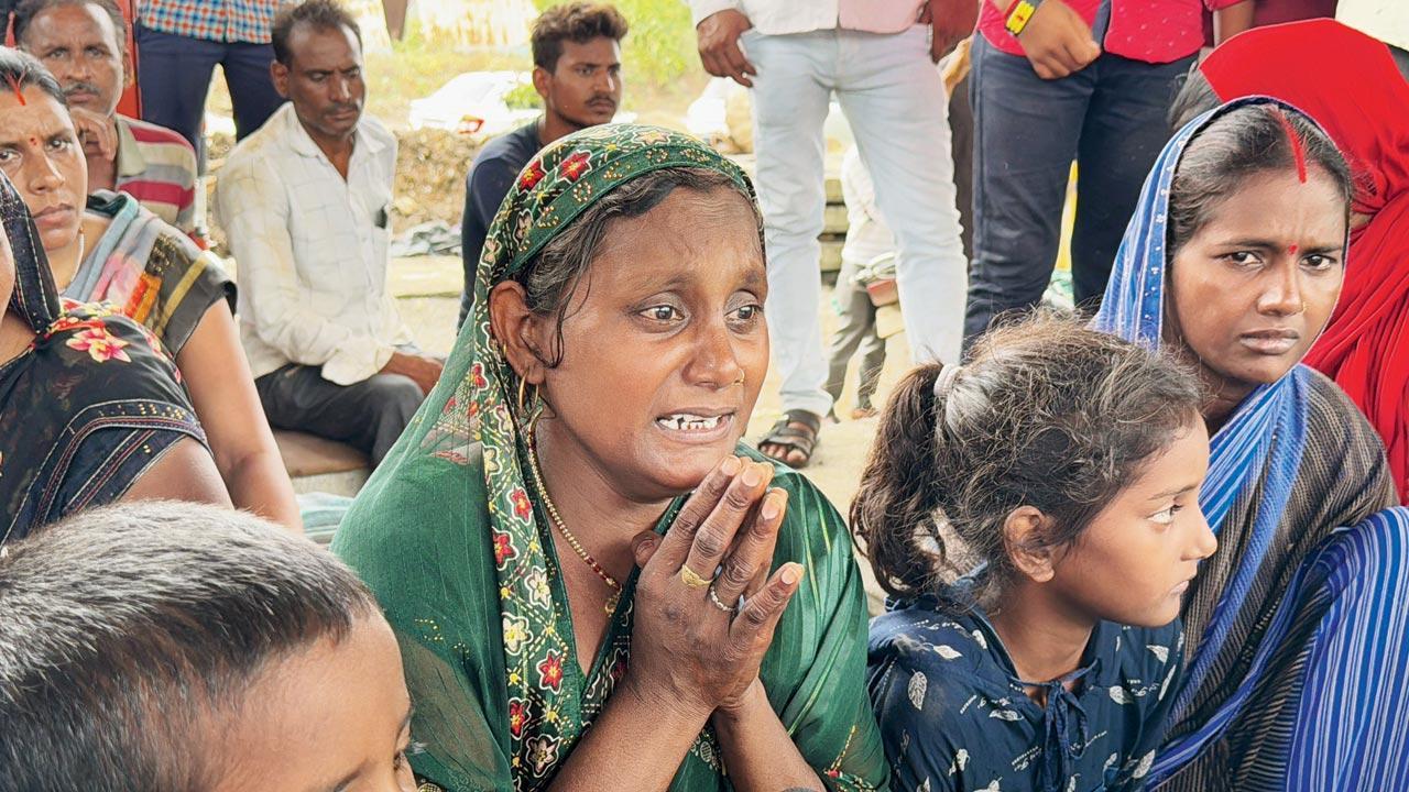 Mumbai: 17 days later rescuers yet to find worker trapped in 60-foot-deep trench